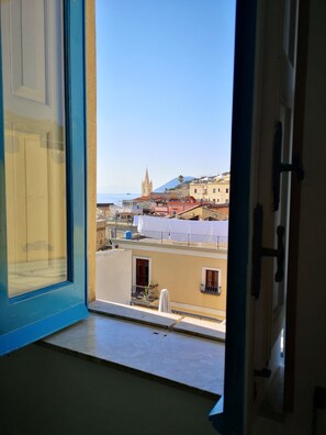 Panoramic-rum - 1 dubbelsäng - terrass - havsutsikt | Allergitestade sängkläder, skrivbord och arbetsyta för laptop