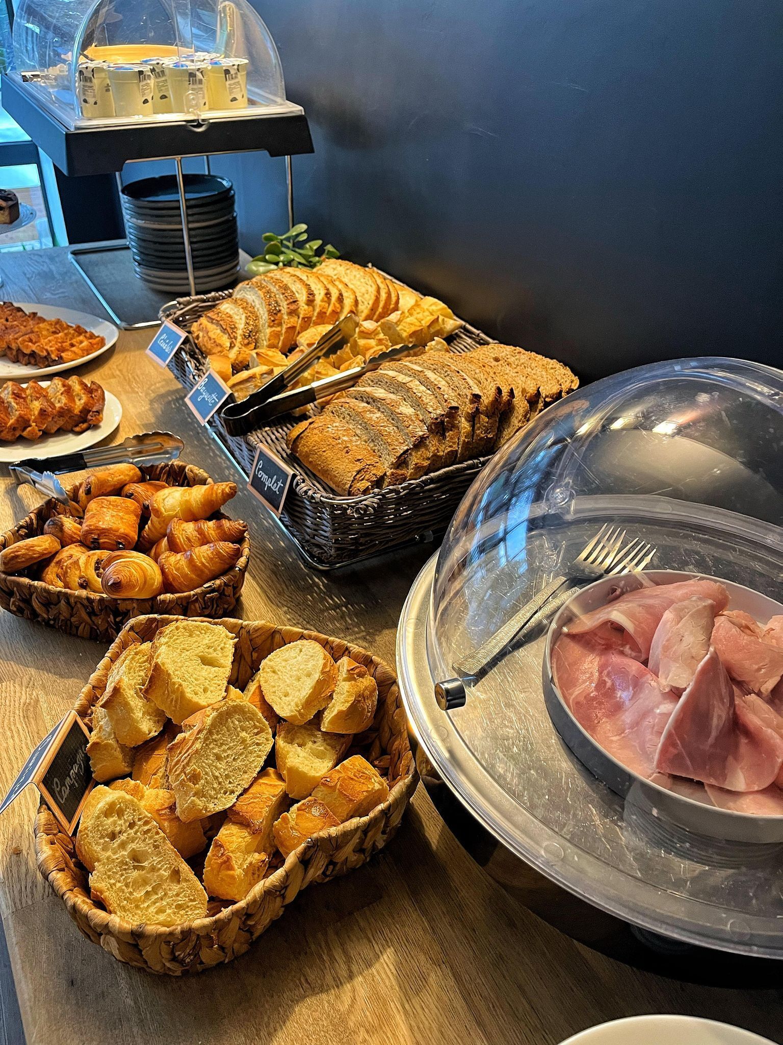 daily continental breakfast (eur 14 per person)