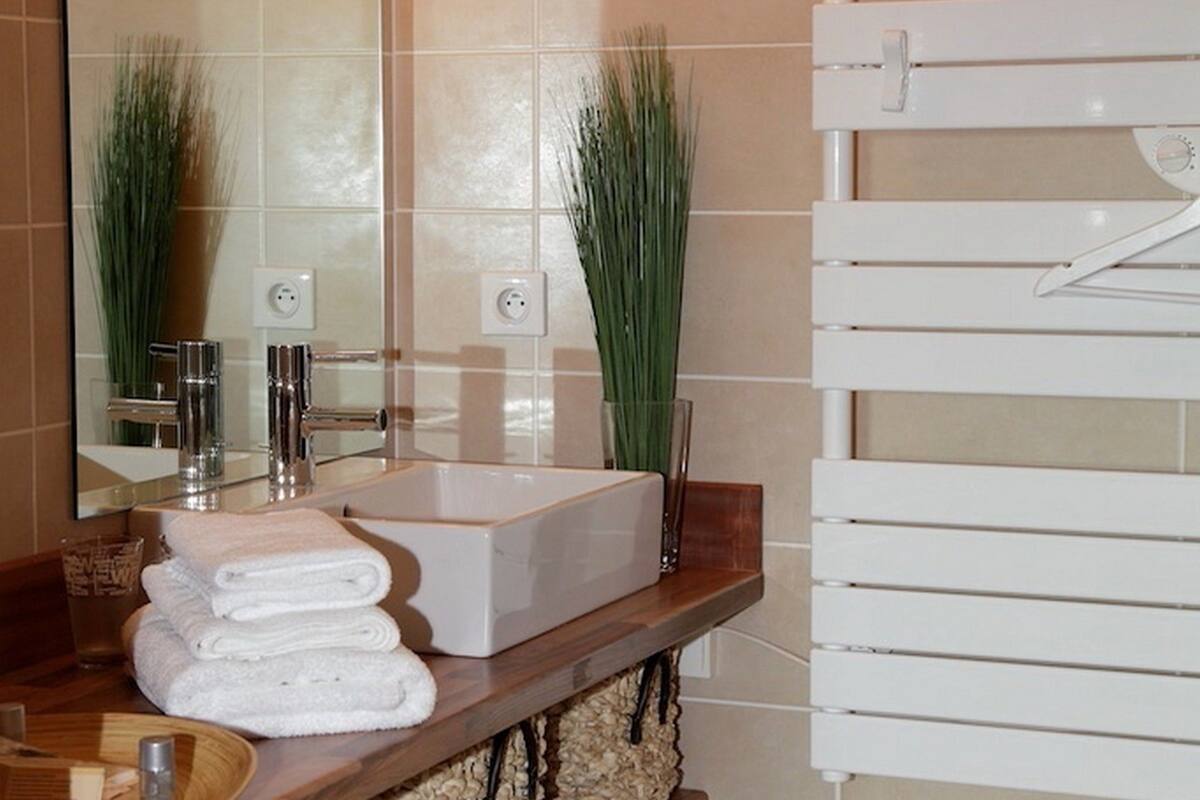 superior double room | bathroom | shower, free toiletries, hair dryer, towels