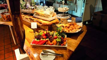 Free daily buffet breakfast