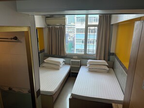 Vierbettzimmer | 1 Schlafzimmer, hochwertige Bettwaren, kostenloses WLAN, Bettwäsche
