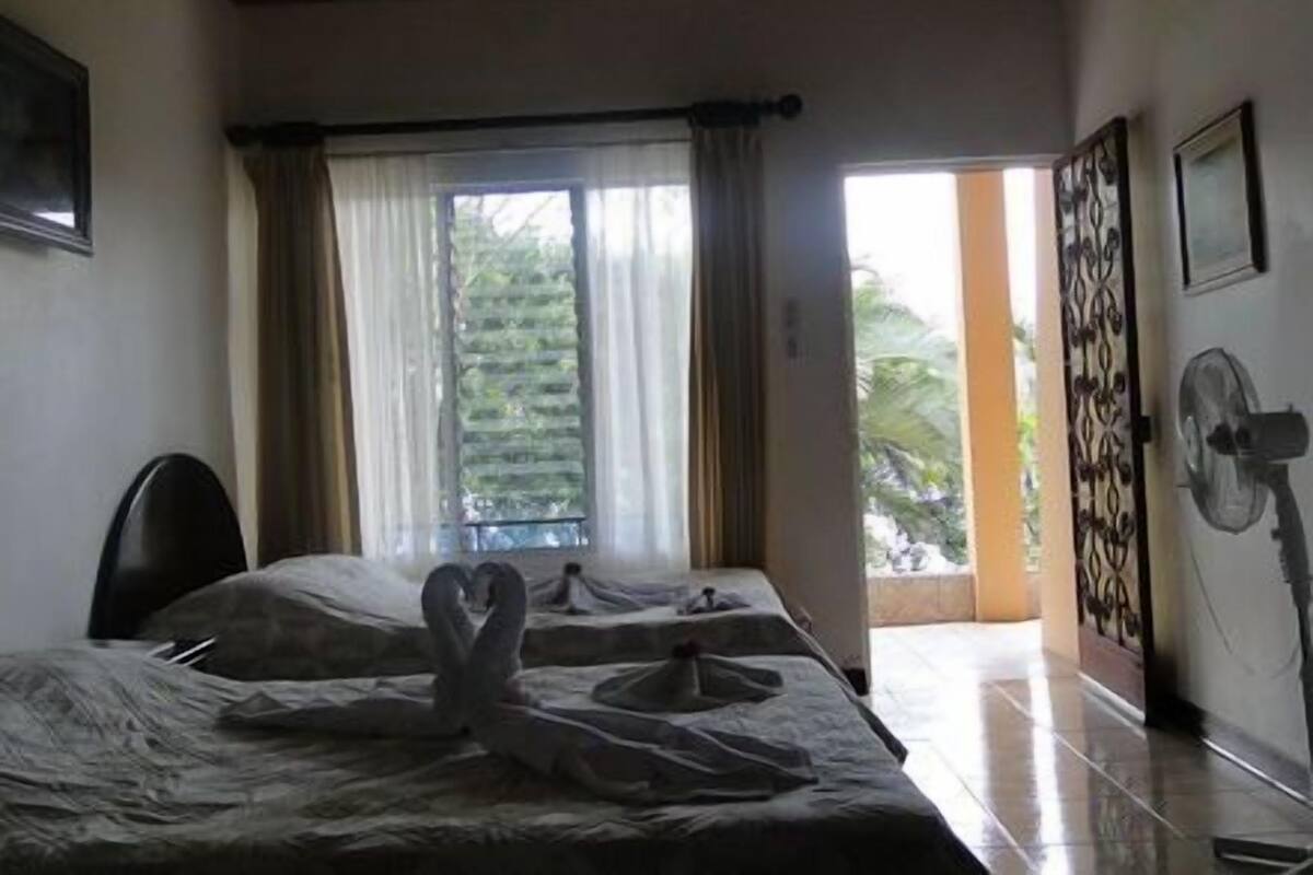 Cribs (free), rollaway beds, WiFi (free)
