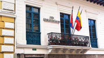 Fachada de la propiedad