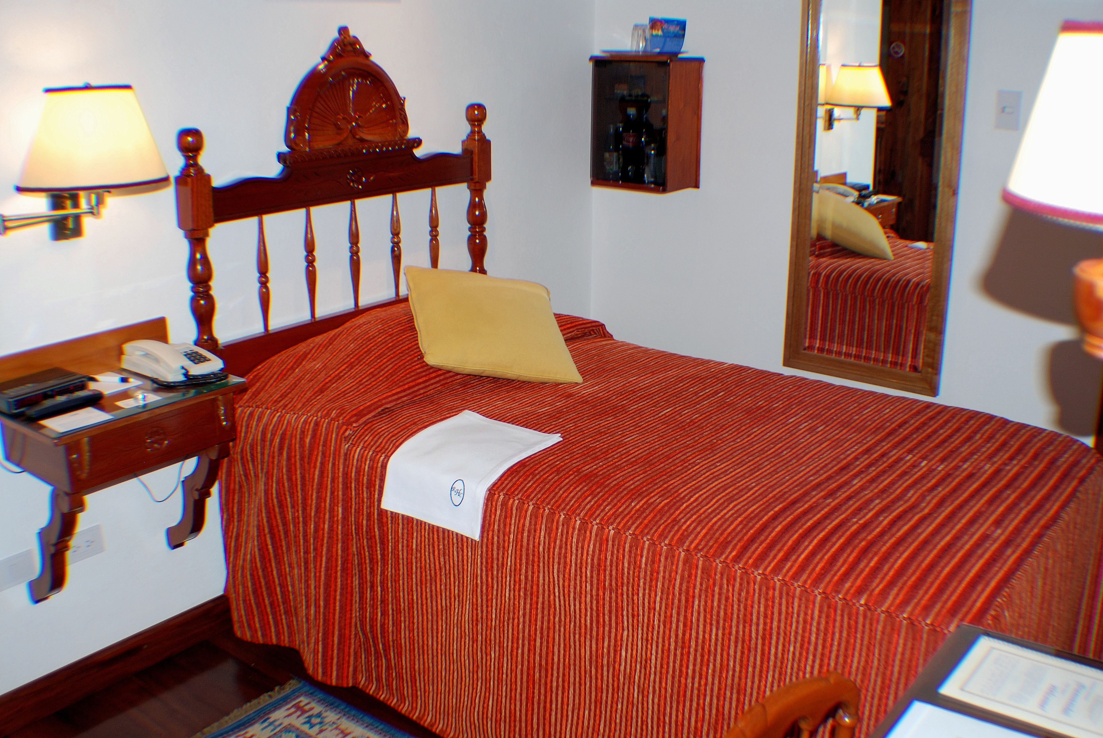 single room | minibar, in-room safe, desk, blackout curtains