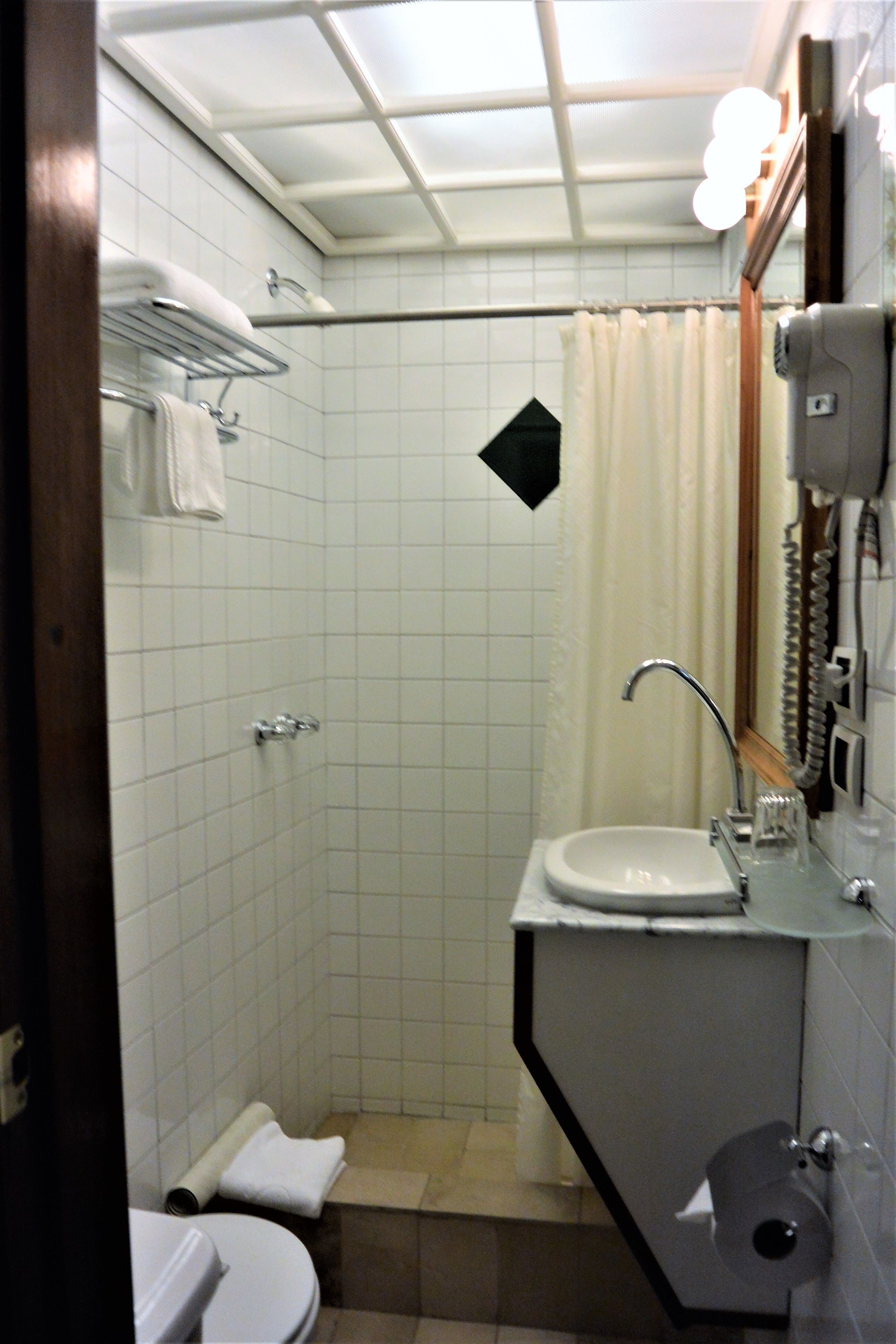 standard double room | bathroom | shower, free toiletries, hair dryer, towels