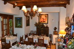 Breakfast, lunch and dinner served - Hotel El Relicario del Carmen (Quito)