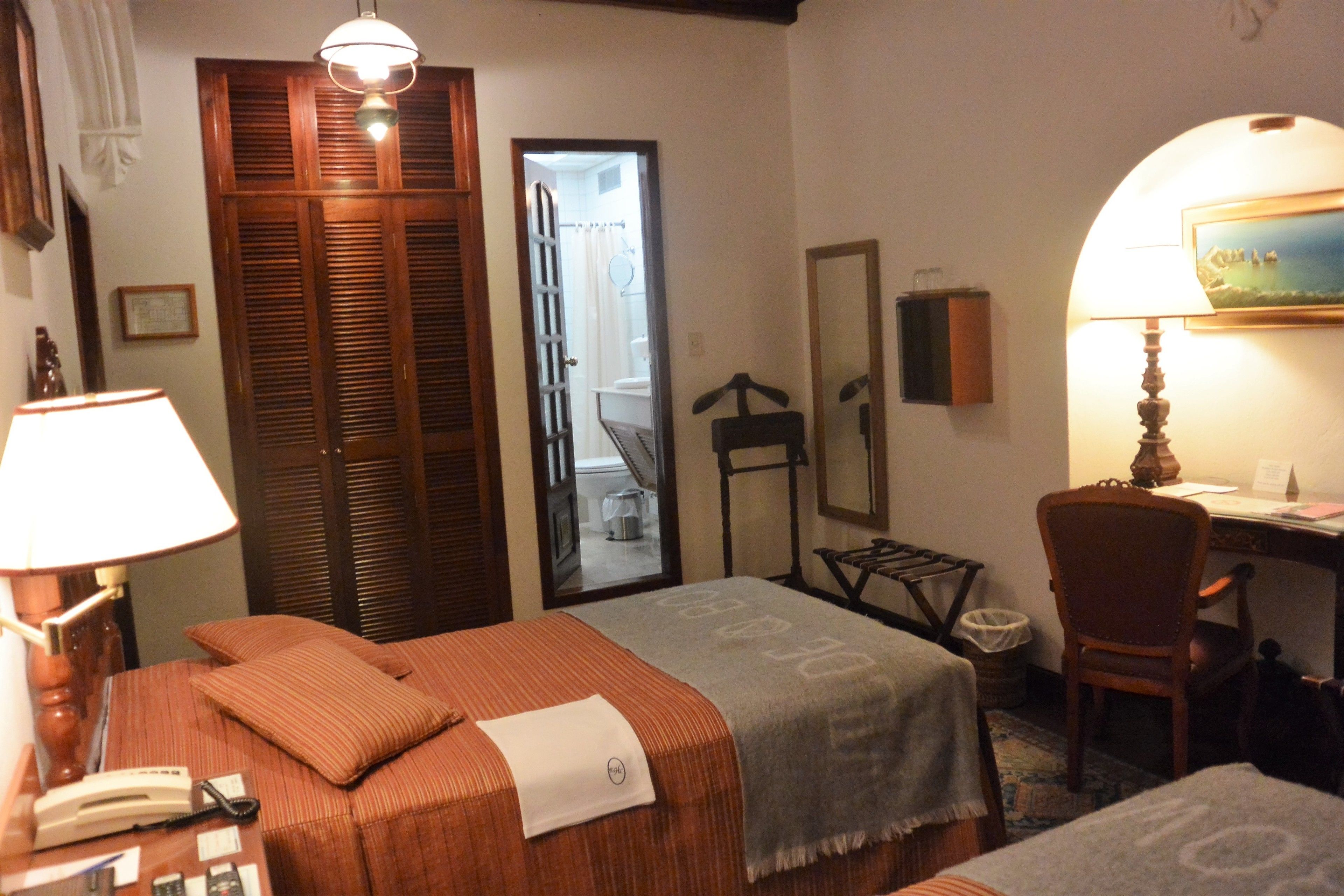 deluxe twin room | minibar, in-room safe, desk, blackout curtains