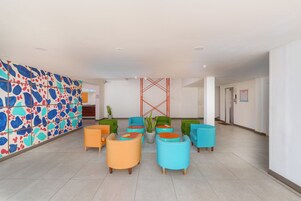 Área de estar no saguão