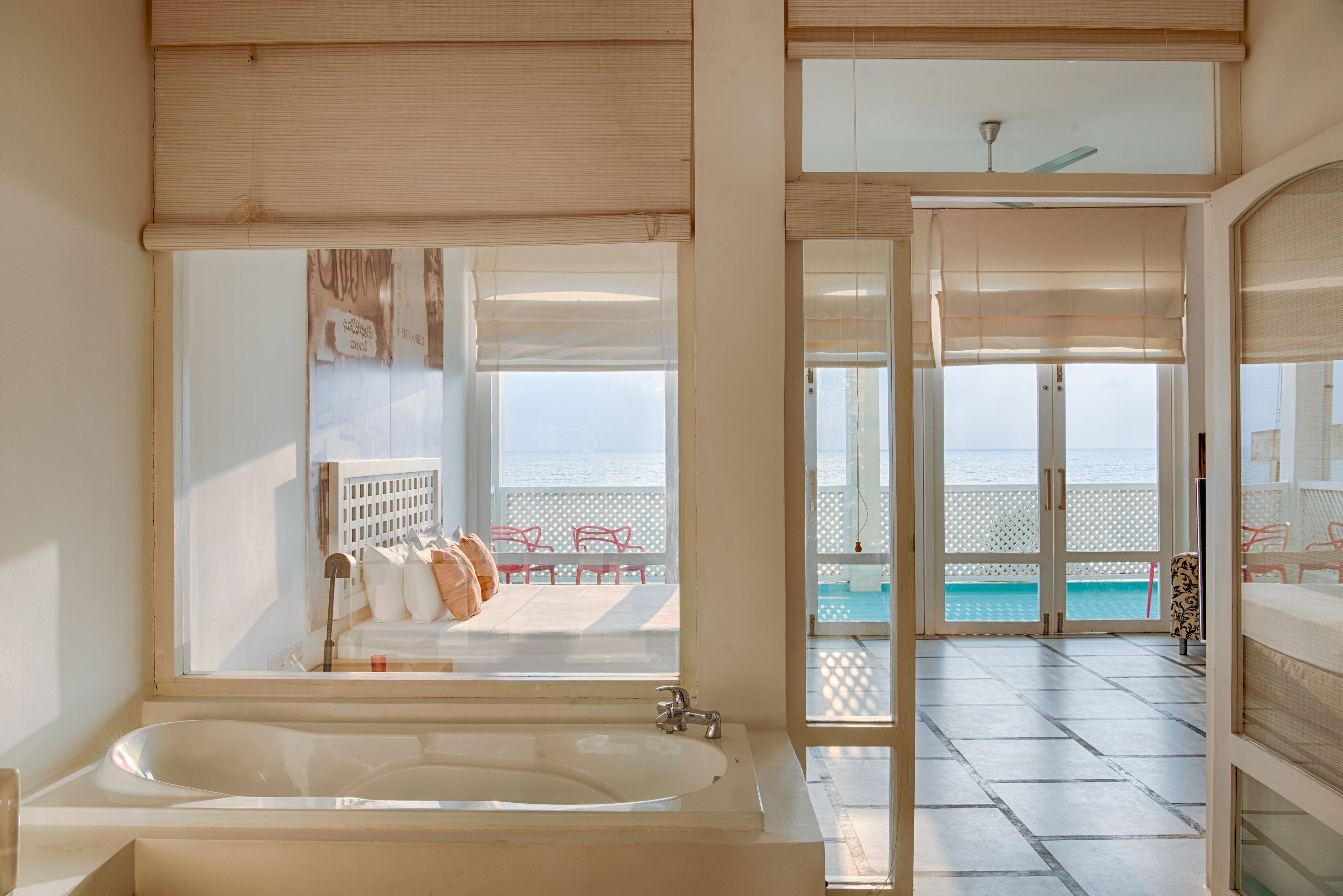 Suite with Sea View | Bathroom | Free toiletries, towels