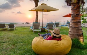 On the beach - Hotel J Negombo (Negombo)