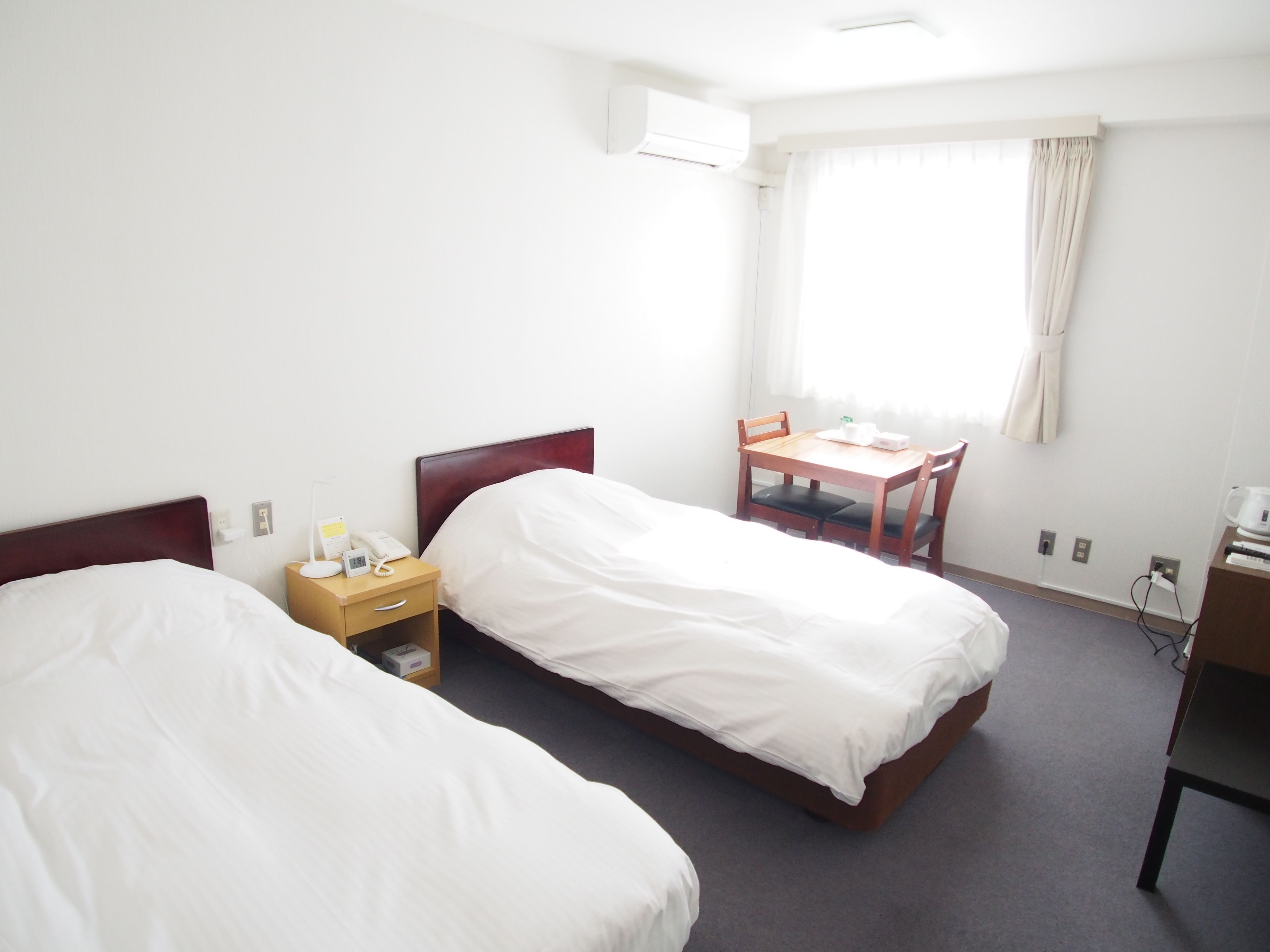 twin room, non smoking | desk, free wifi