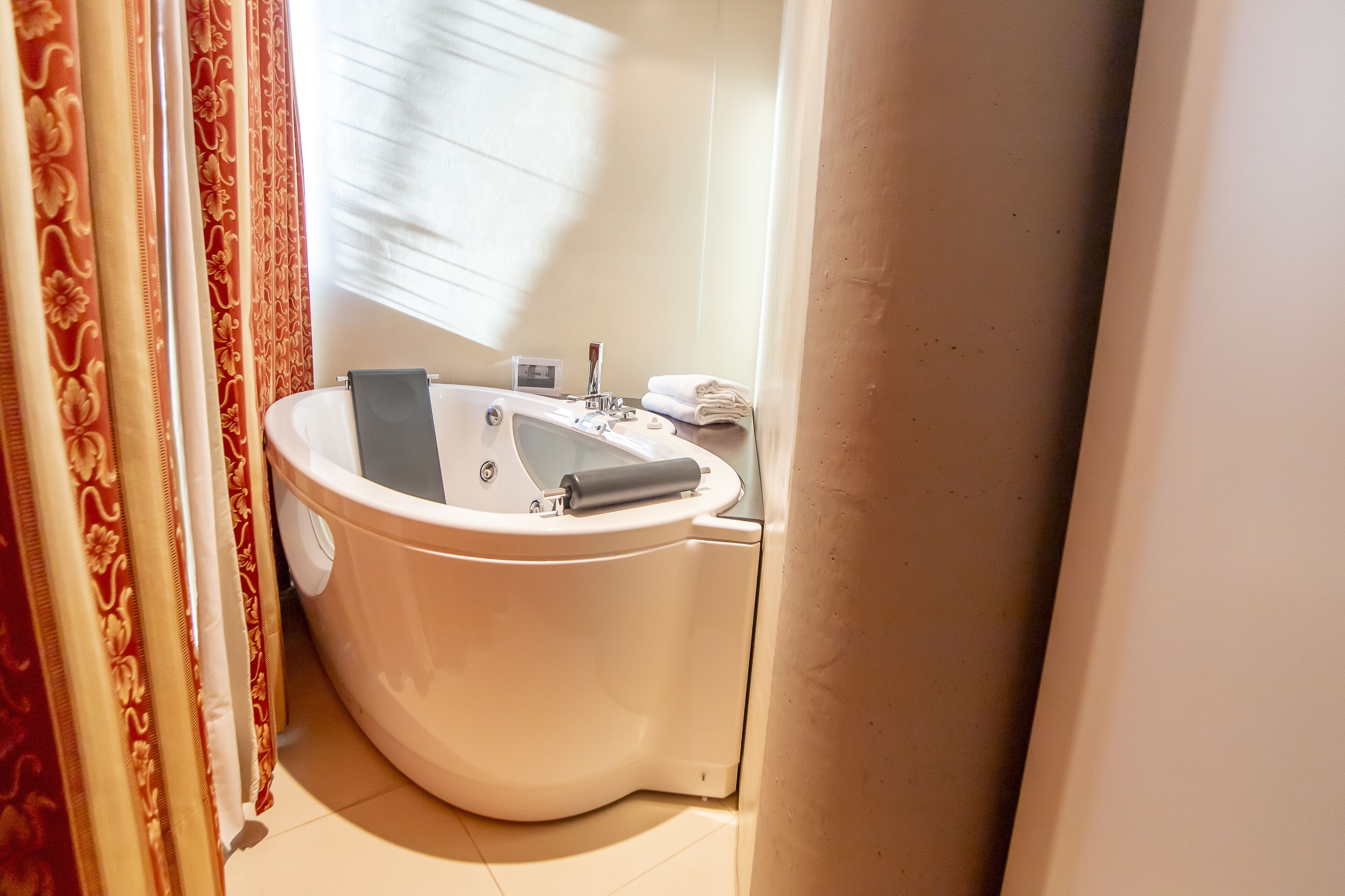 Suíte | Banheira de hidromassagem particular