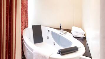 Deluxe Room | Bathroom | Hair dryer, towels