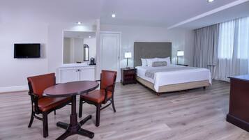 Junior Room | In-room safe, desk, laptop workspace, soundproofing