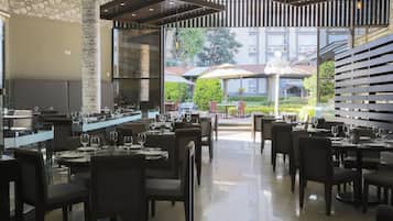 Se sirven desayunos, comidas, cenas y cocina mexicana