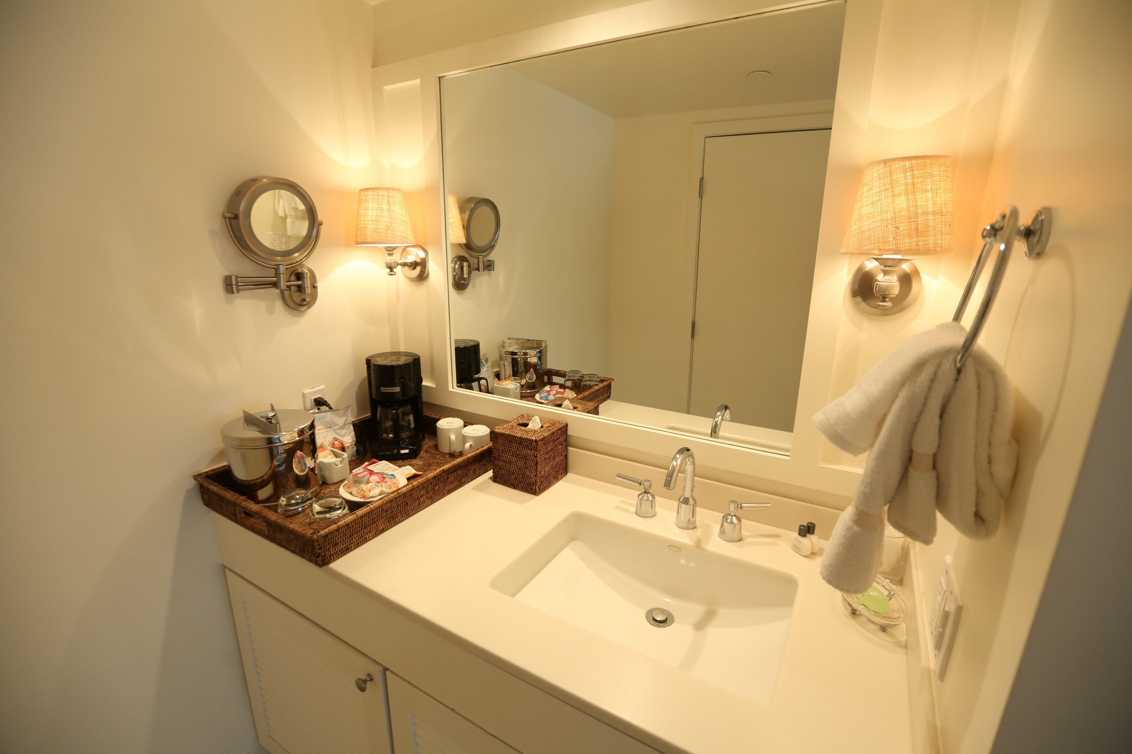 combined shower/bathtub, designer toiletries, hair dryer, towels