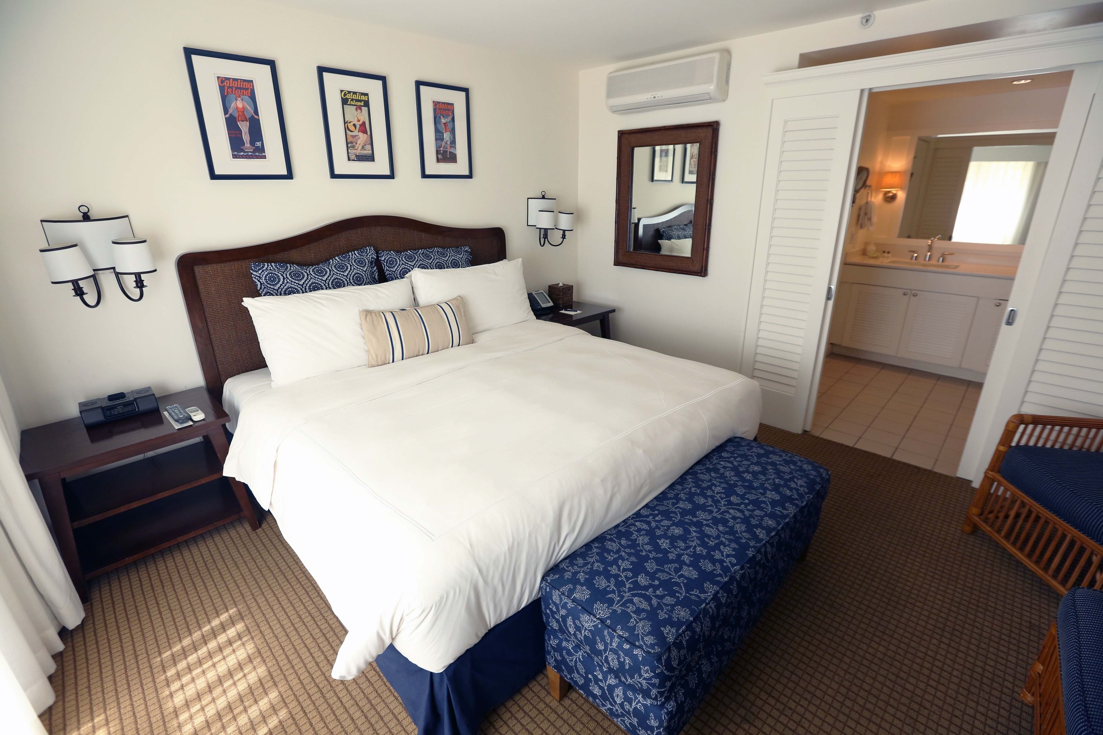 premium bedding, down duvets, in-room safe, desk