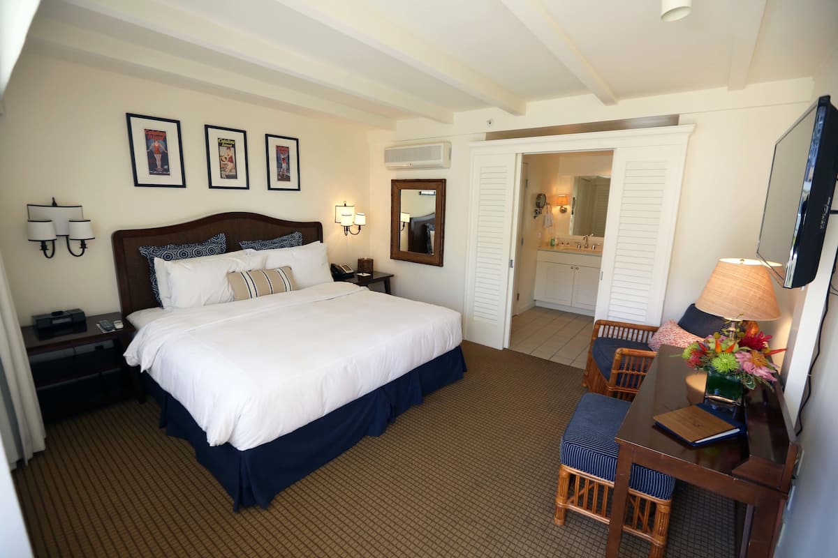 premium bedding, down duvets, in-room safe, desk