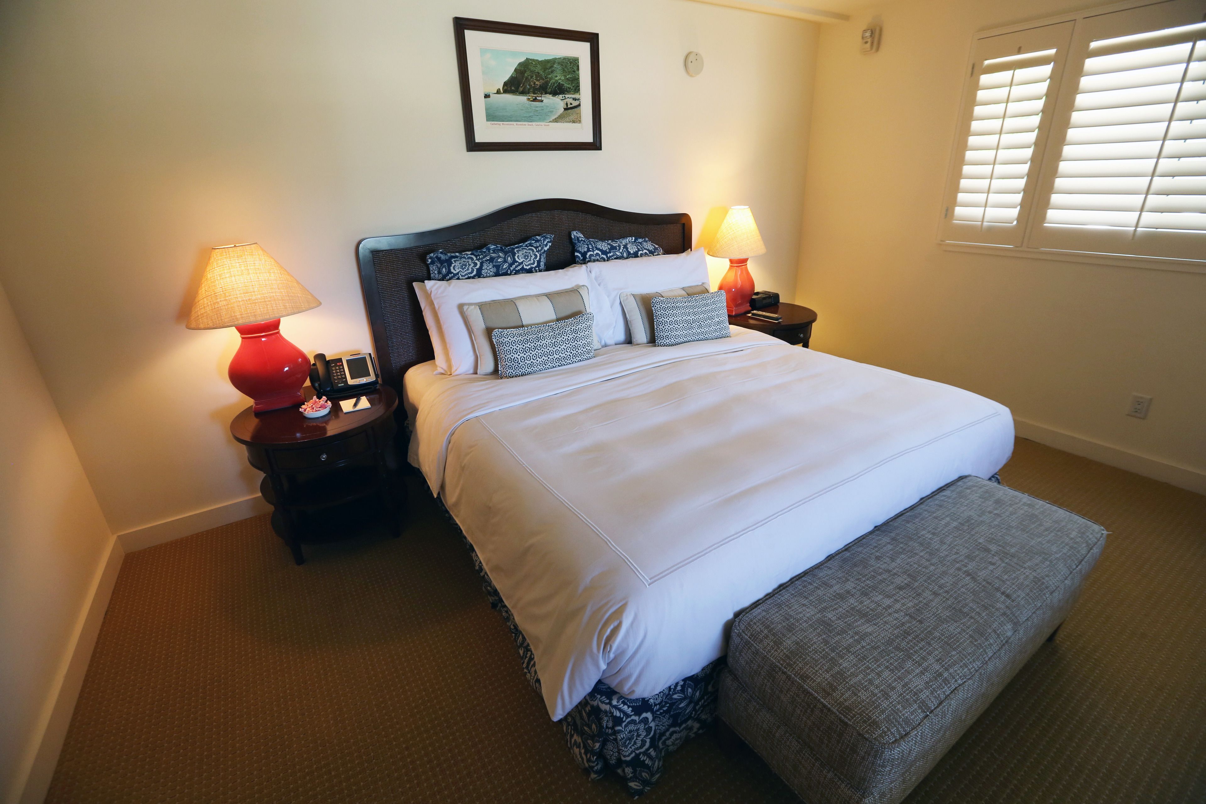 premium bedding, down duvets, in-room safe, desk