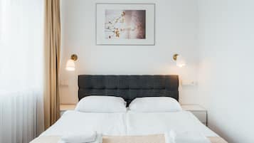 Phòng đôi Deluxe | Bàn, bàn ủi/dụng cụ ủi quần áo, truy cập Internet không dây miễn phí