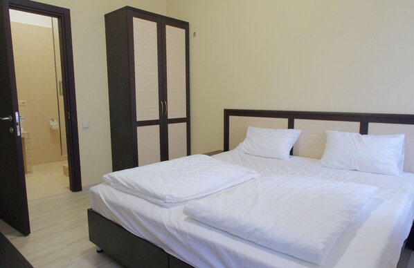 Double Room | In-room safe, free WiFi