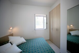 4 habitaciones, caja de seguridad en la habitación y escritorio