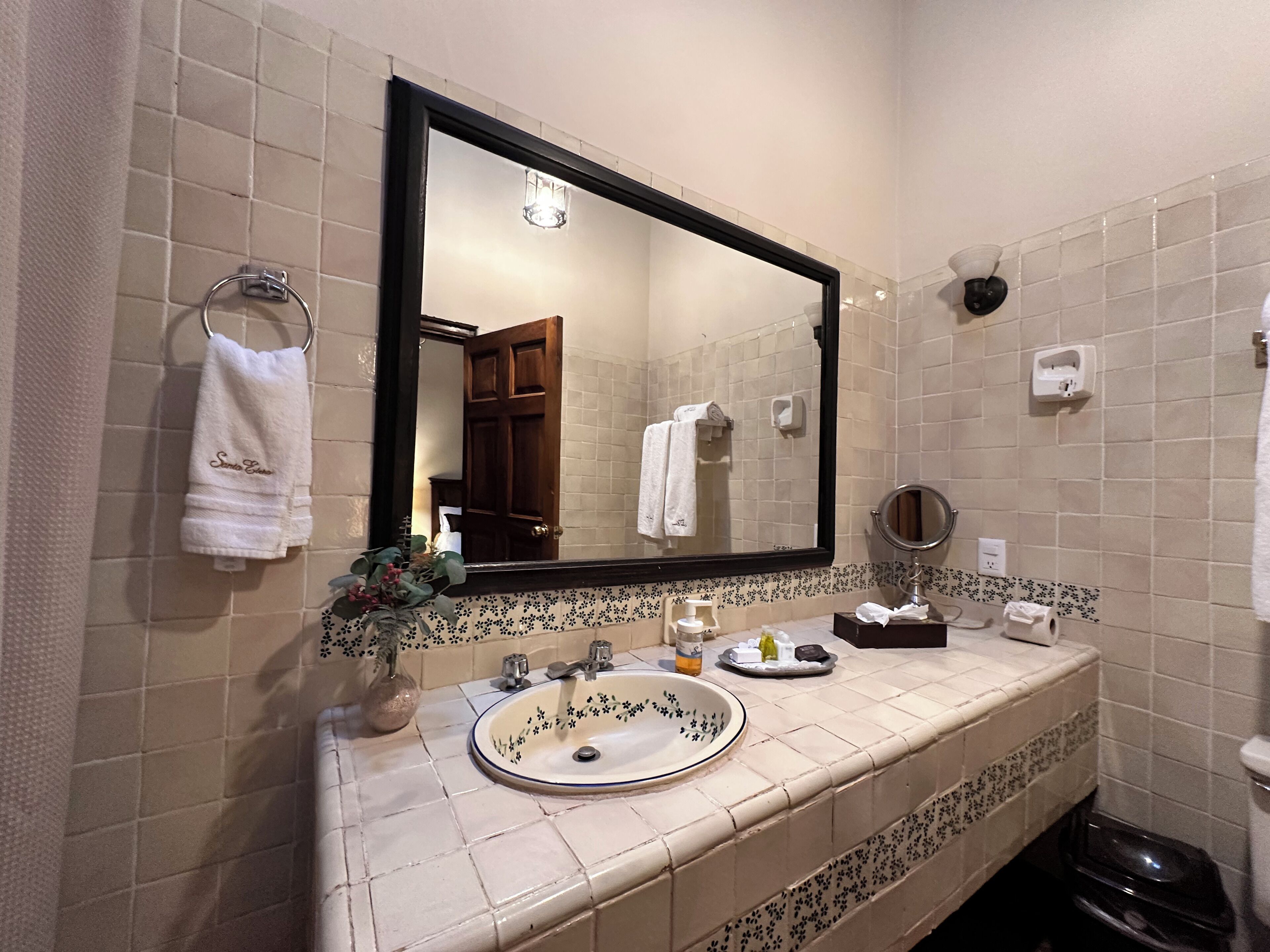 junior double room | bathroom | separate bathtub and shower, rainfall showerhead, free toiletries
