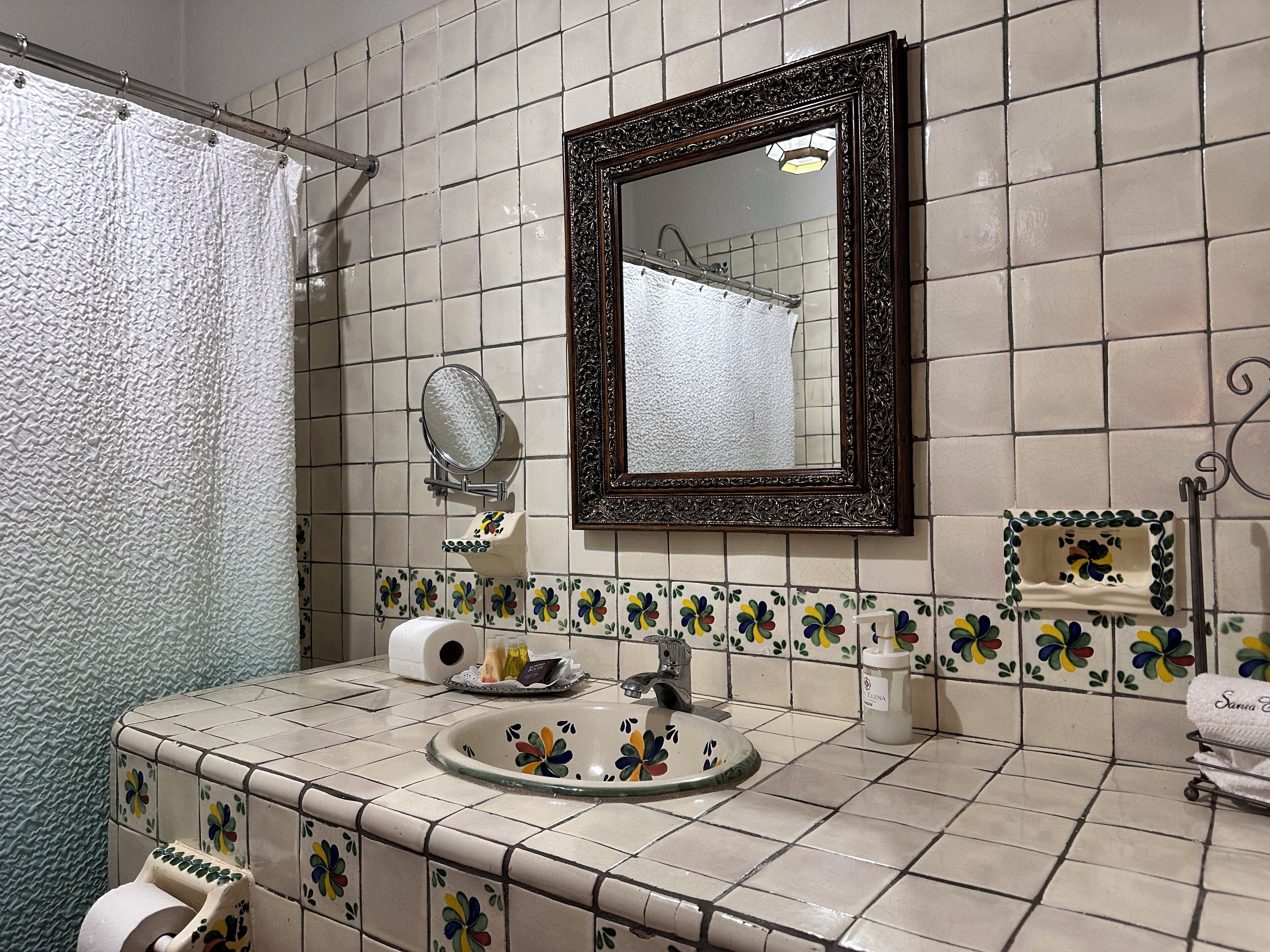 classic room | bathroom | separate bathtub and shower, rainfall showerhead, free toiletries