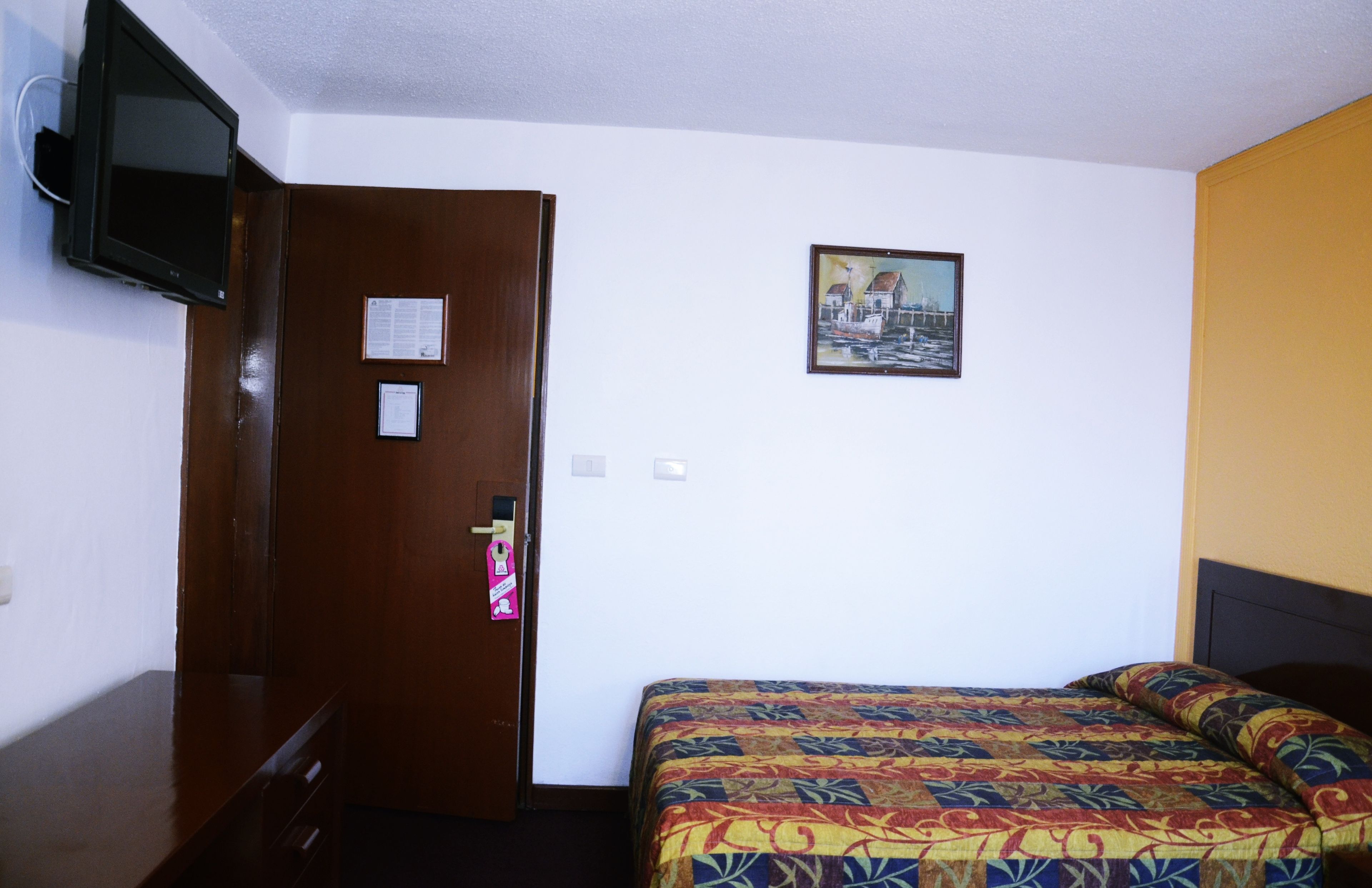standard double room | free wifi, bed sheets