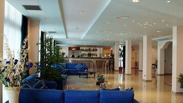 2 bars/lounges, poolside bar