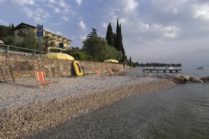 Beach nearby - Hotel Galvani (Torri del Benaco)