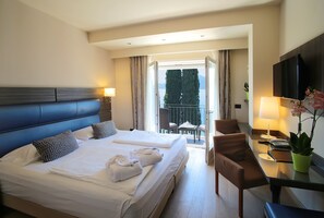 Double Room, Lake View | Minibar, in-room safe, desk, free WiFi - Hotel Galvani (Torri del Benaco)