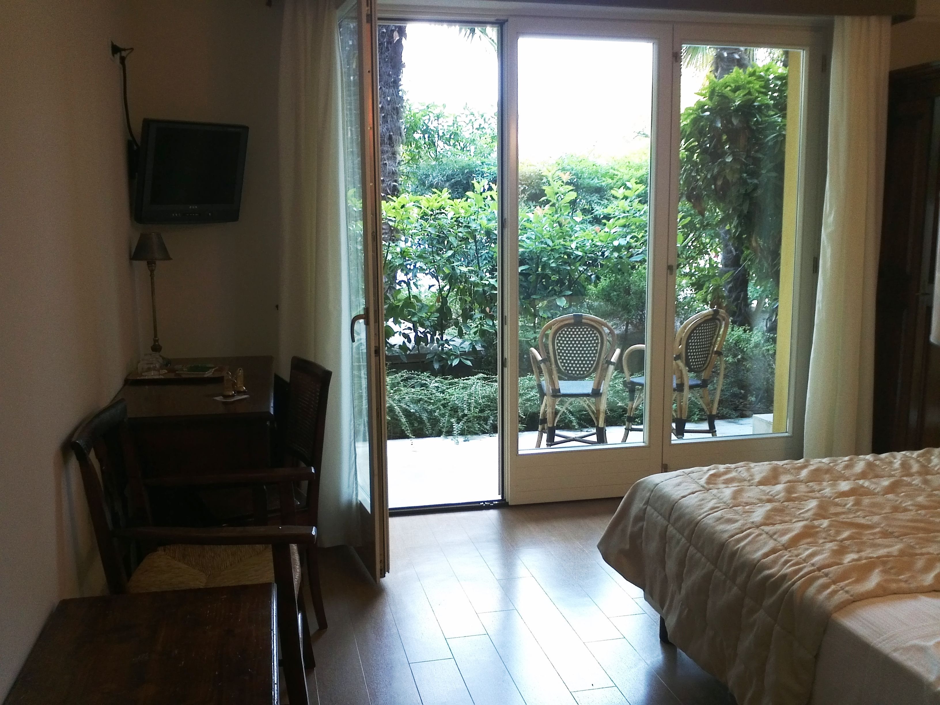 minibar, in-room safe, desk, free wifi