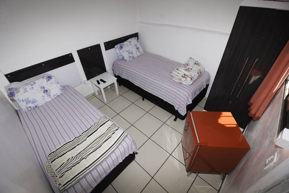 Individually furnished, iron/ironing board, free WiFi, bed sheets