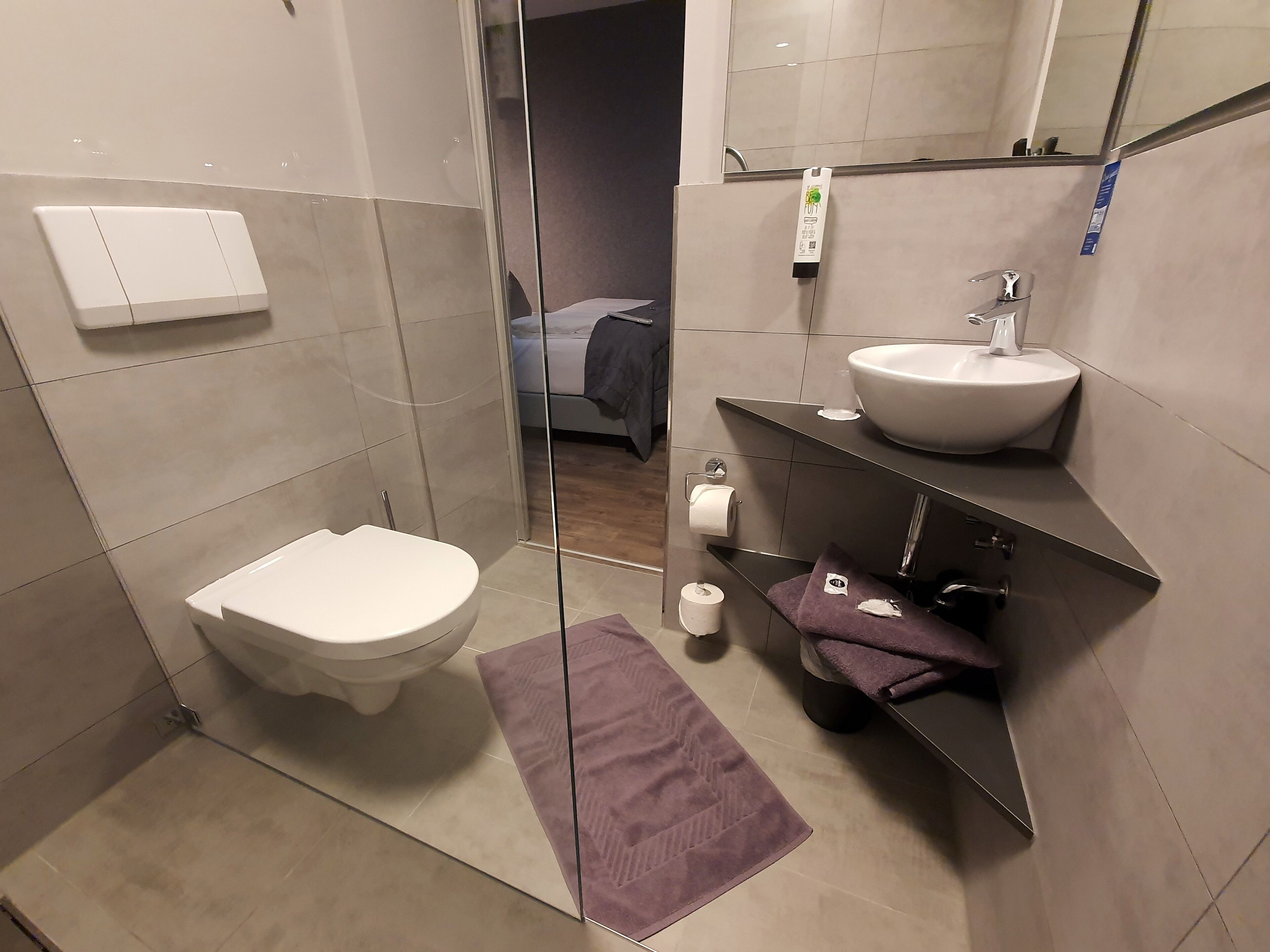 shower, free toiletries, hair dryer, slippers