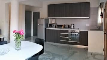 Villa, 3 Bedrooms, Pool View | Private kitchen