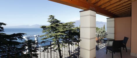 Familie suite, uitzicht op meer | Terras