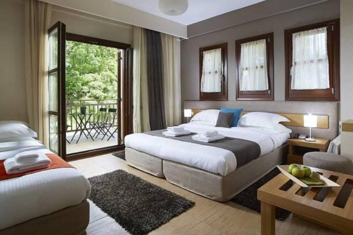 Triple Room | In-room safe, desk, laptop workspace, soundproofing