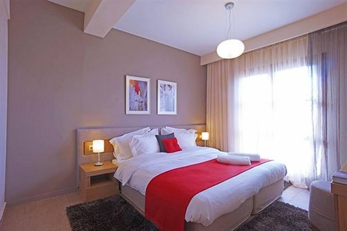 In-room safe, desk, laptop workspace, soundproofing