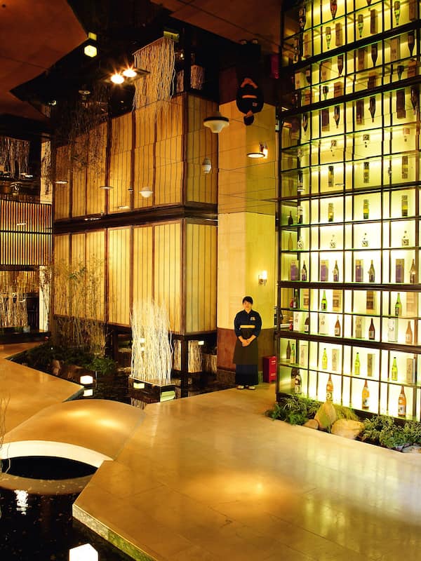3 restaurants, breakfast, lunch, dinner served; Chinese cuisine