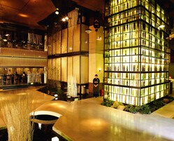 3 restaurants; breakfast, lunch, and dinner served