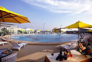 Außenpool, Liegestühle