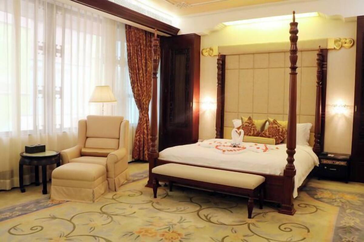 1 bedroom, premium bedding, minibar, in-room safe
