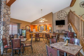 Free daily buffet breakfast - AmericInn by Wyndham Pampa - Event Center (Pampa)