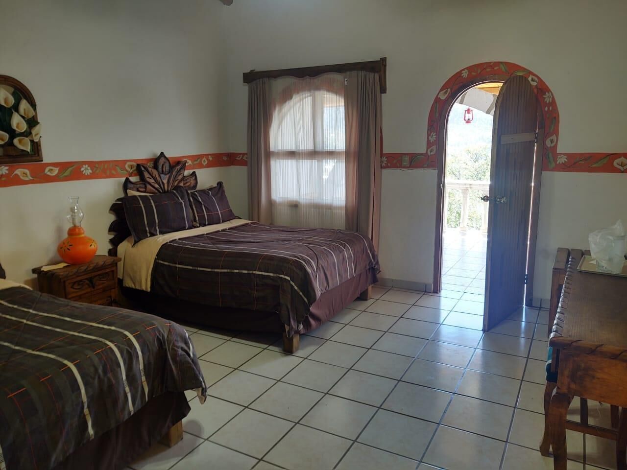 Iron/ironing board, bed sheets