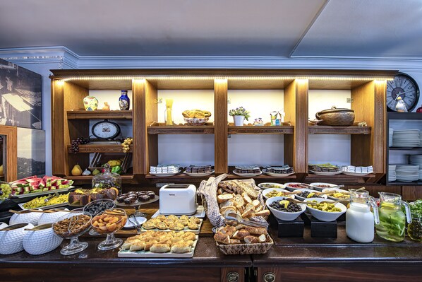 包週末自助早餐