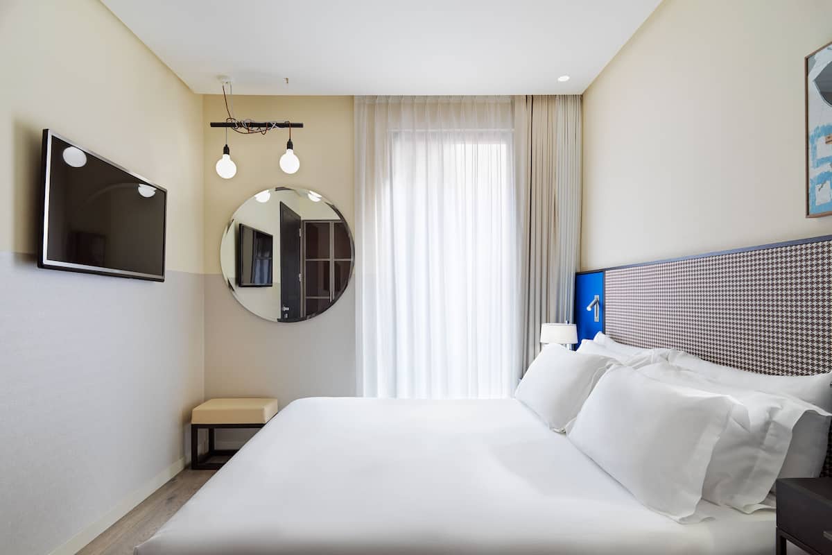 Down duvets, in-room safe, desk, soundproofing