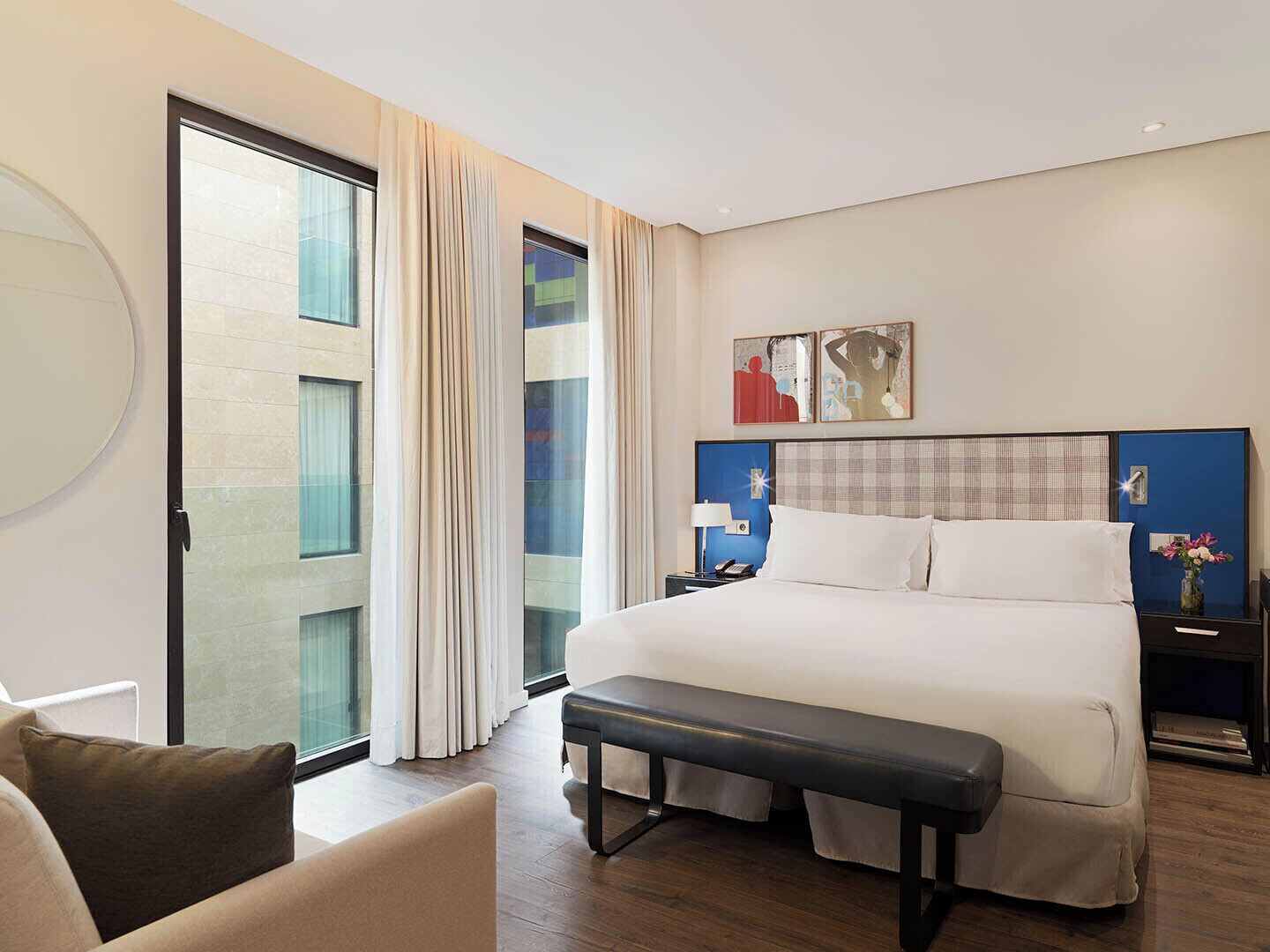 Dúnsængur, öryggishólf í herbergi, skrifborð, hljóðeinangrun