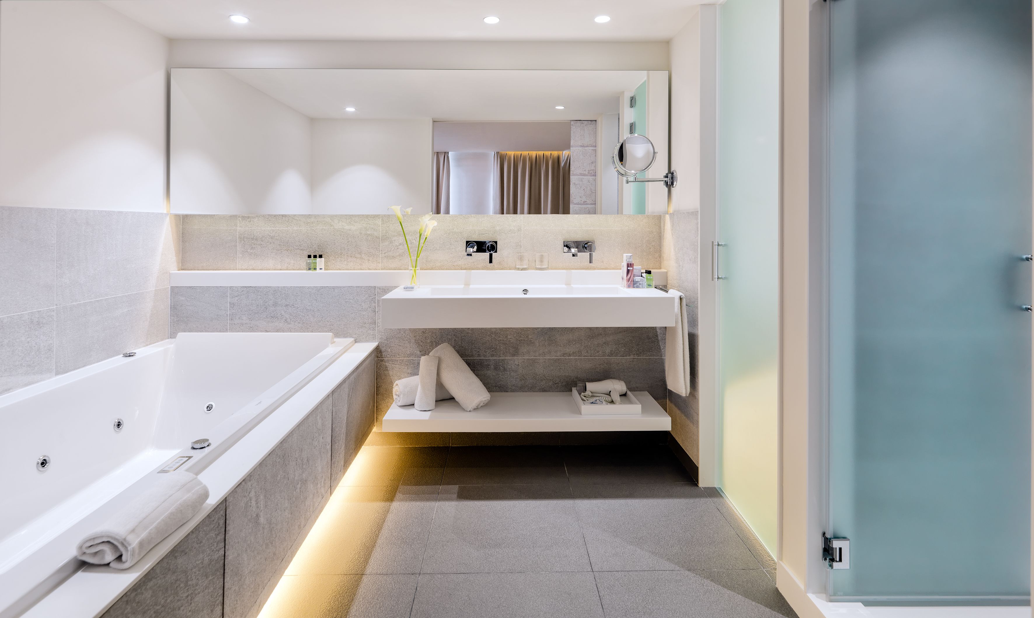 junior suite | bathroom | shower, eco-friendly toiletries, hair dryer, bathrobes