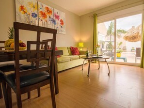 Apartamento | Área de estar | TV de tela plana 50 polegadas com canais via satélite, TV LED